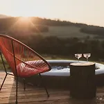Wymarzone Domki- Z Prywatnymi Jacuzzi I Kominkiem